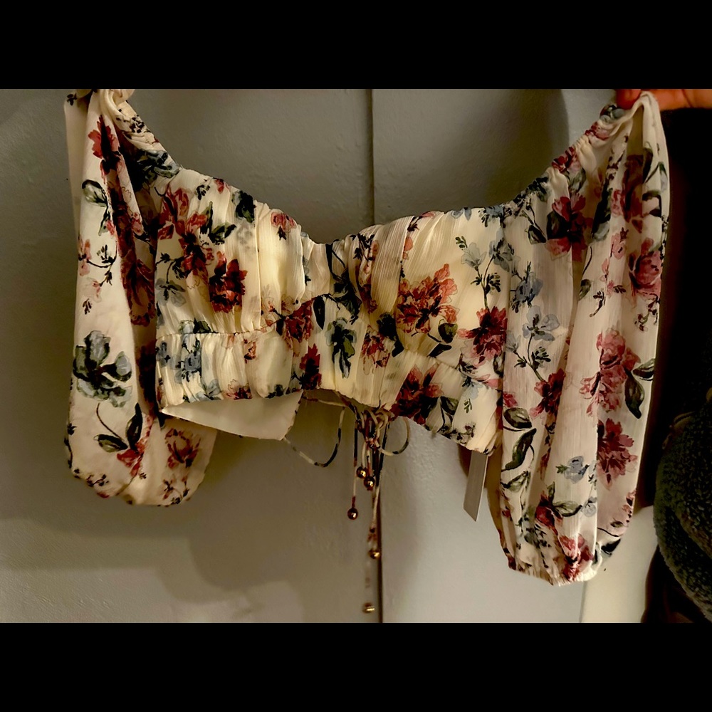 Cute long sleeve crop top